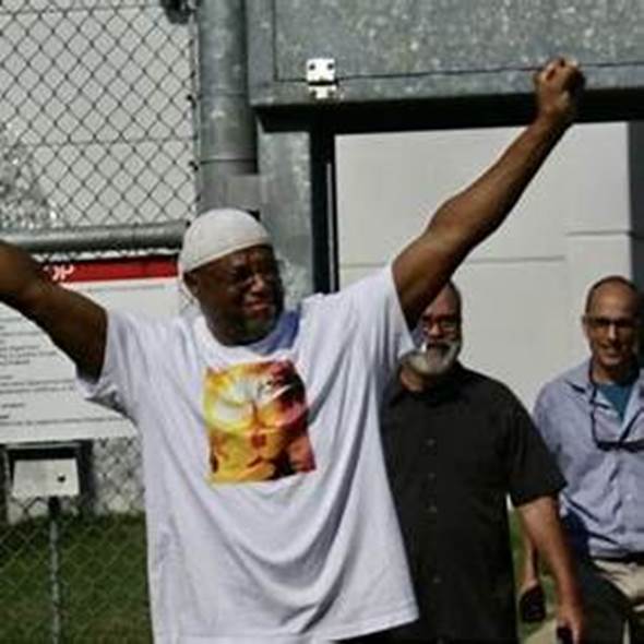 A person raising his arms in the air

AI-generated content may be incorrect.